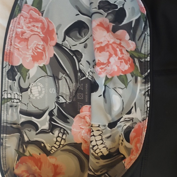 Feed Me Fight Me Leggings - Picture 4 of 5